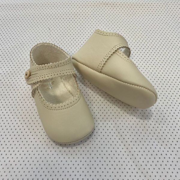 Zapatos tipo mercedita beige