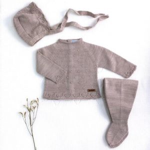 Conjunto tres piezas punto invierno jersey manga larga polaina y capota en color nuez con topos con detalles en crudo