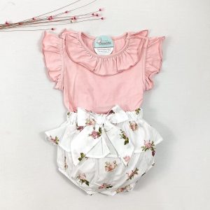 Conjunto dos piezas verano culetin plumeti flores y lazo camiseta cuello volante y mangas rosa empolvado