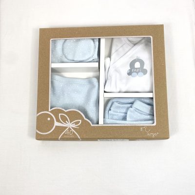 caja pack de nacimiento azul con 5 productos, manoplas, gorro, conjunto